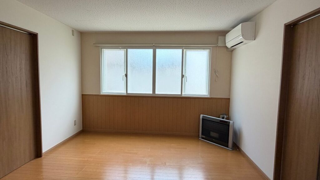 光が差し込む、リフォーム後の部屋